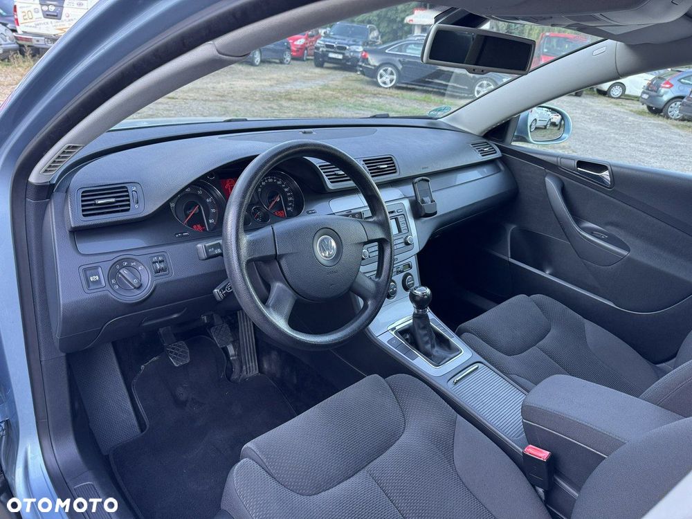 Volkswagen Passat - 25