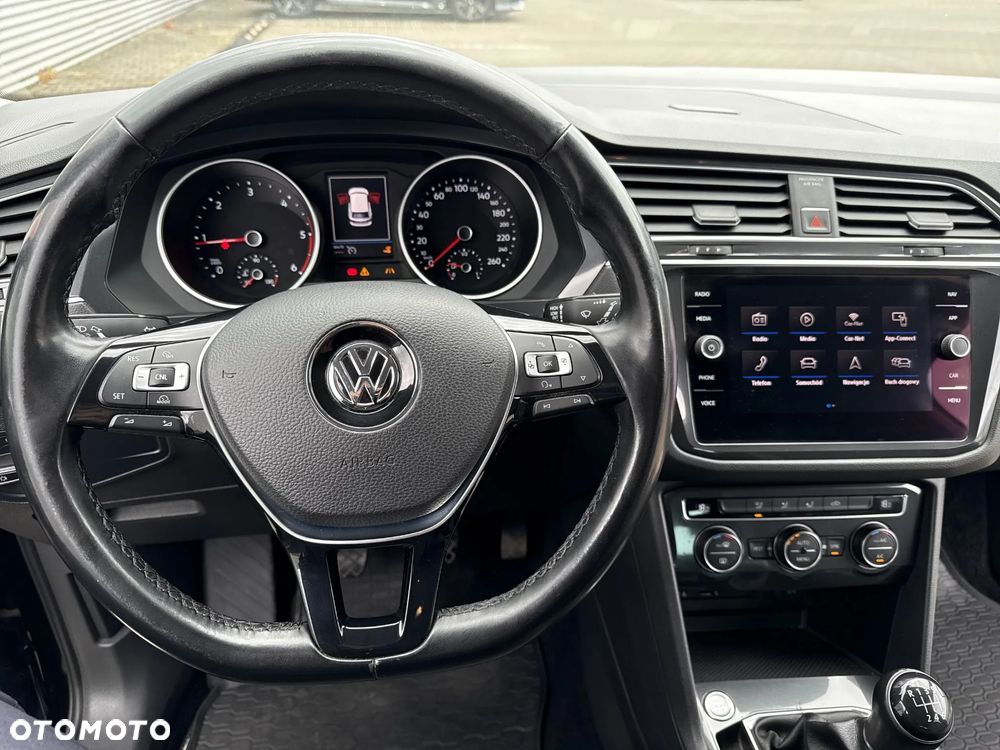 Volkswagen Tiguan - 10