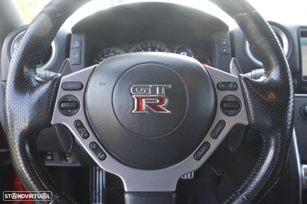 Nissan GT-R Premium Edition - 17