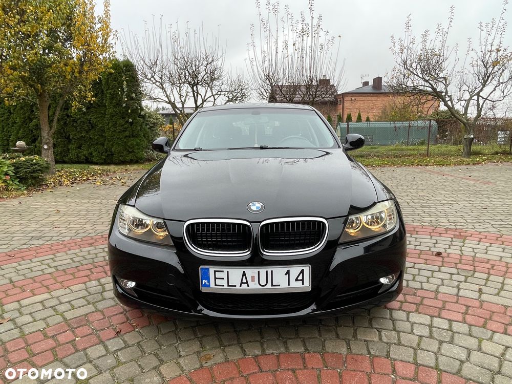 BMW Seria 3 318i Touring - 16