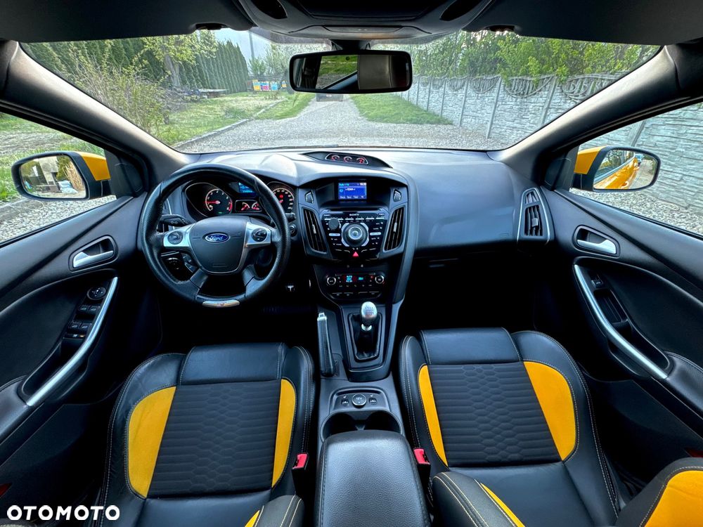 Ford Focus 2.0 EcoBoost ST mit Leder-Sport-Paket - 17