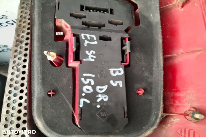 Lampa / Tripla stop dreapta pe aripa Volkswagen VW Passat B5 [1996 - - 1