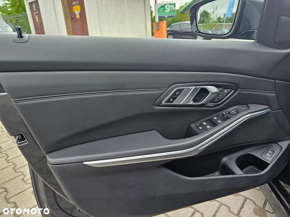 BMW Seria 3 330d xDrive Sport Line sport - 8