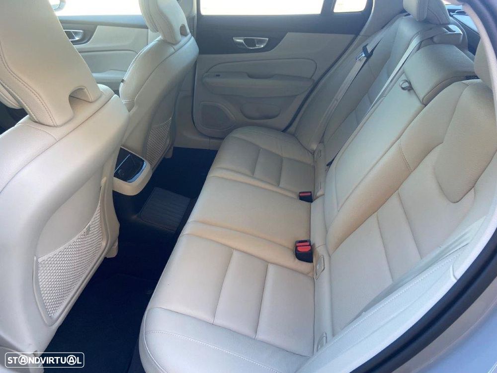 Volvo V60 2.0 T6 AWD TE Plus Dark - 14