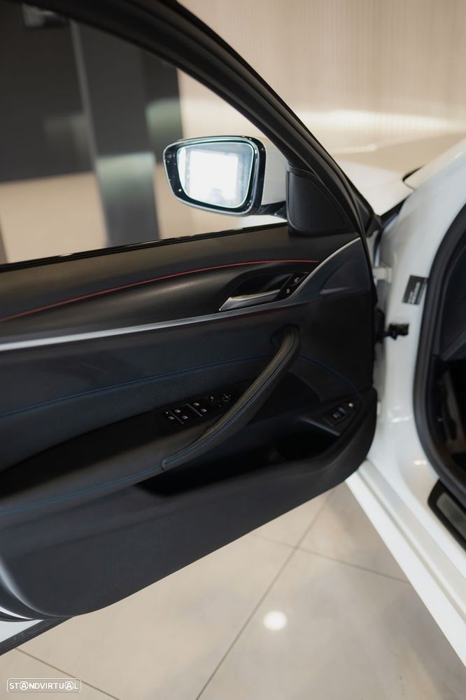 BMW 530 e Pack Desportivo M - 22