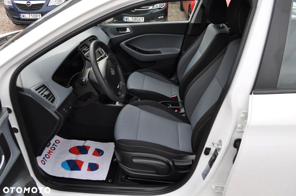 Hyundai i20 1.2 Pure - 13