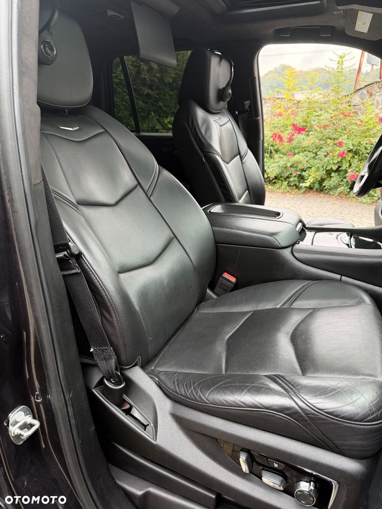 Cadillac Escalade - 19