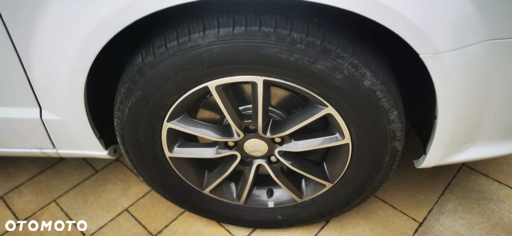 Dodge Grand Caravan - 22