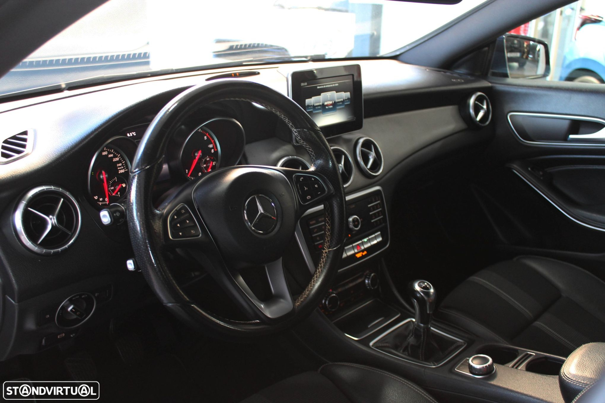 Mercedes-Benz CLA 180 d Shooting Brake Urban - 14