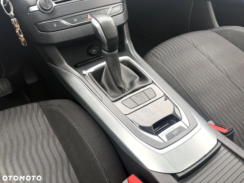 Peugeot 308 SW BlueHDi 150 EAT6 Stop & Start Allure - 17