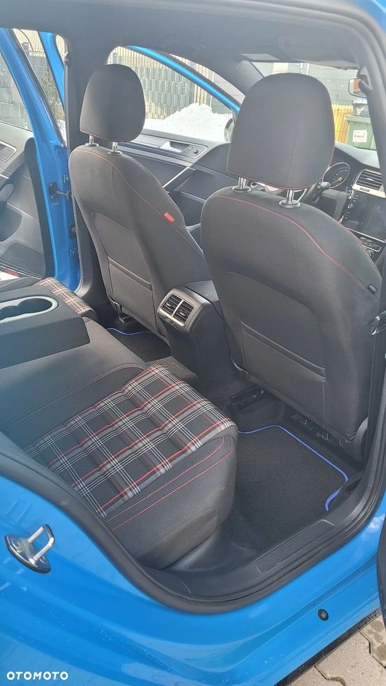 Volkswagen Golf - 26