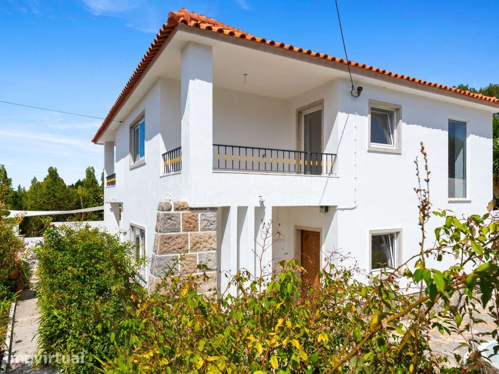 Moradia T5 com jardim, terraço e garagem em Galamares, Sintra - Grande imagem: 2/44