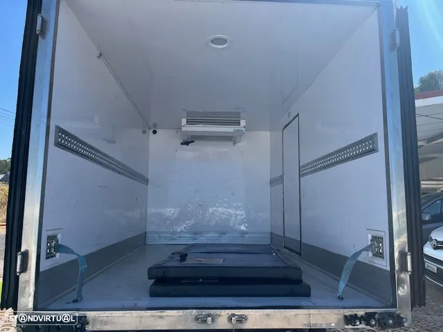MAN TGE-180cv Cx aut. COM FRIO - 7