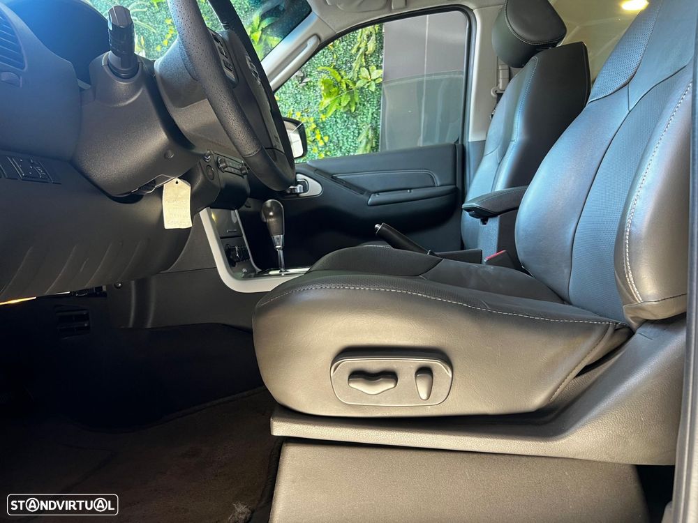 Nissan Navara 3.0 dCi V6 CD LE AT 4WD - 9