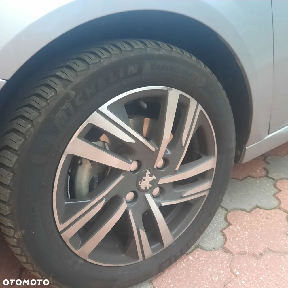 Peugeot 208 1.2 PureTech Allure Pack S&S EAT8 - 5