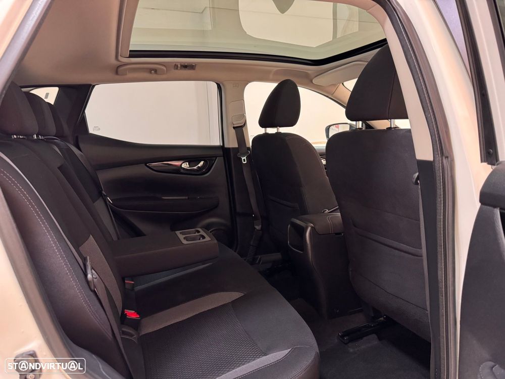 Nissan Qashqai 1.5 dCi N-Connecta - 32