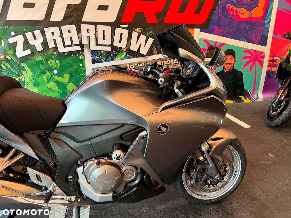 Honda VFR - 7
