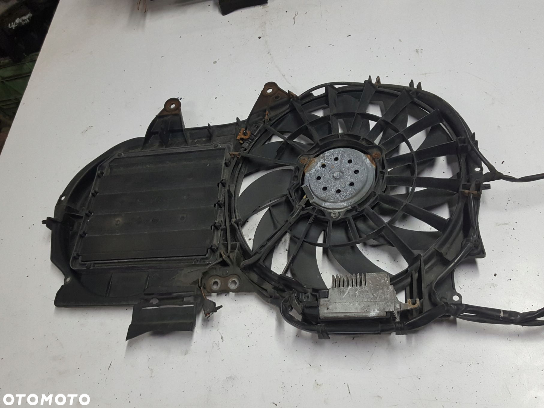 SEAT EXEO 09-13r AUDI A4 B7 2.0 TDI WENTYLATOR CHŁODNICY 8E0121205AL - 2