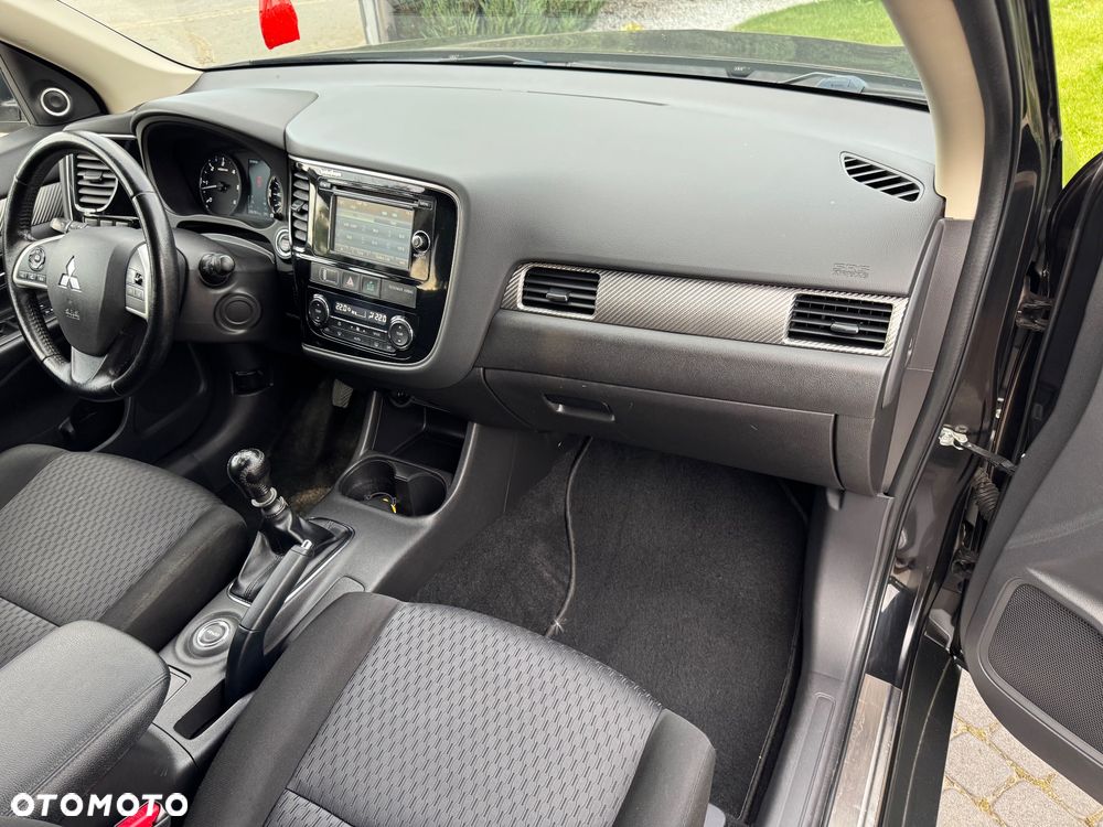 Mitsubishi Outlander - 12