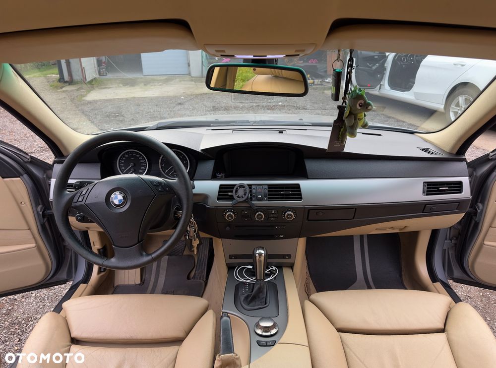 BMW Seria 5 530i Touring - 18