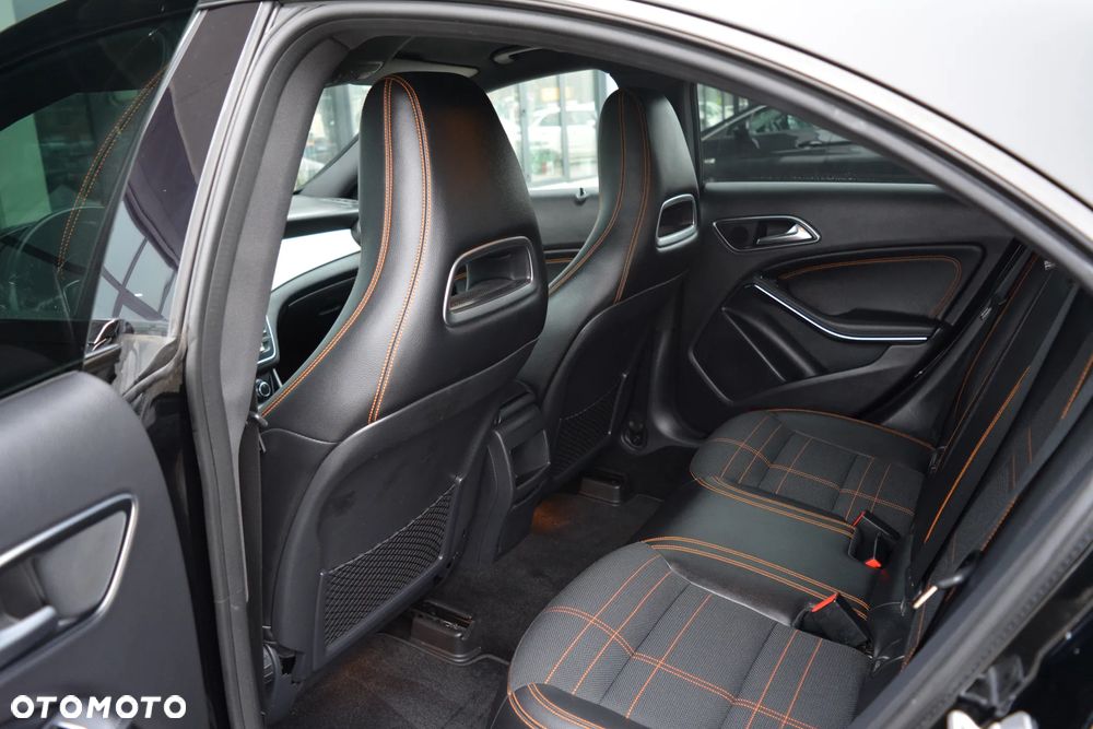 Mercedes-Benz CLA 180 7G-DCT StreetStyle - 19