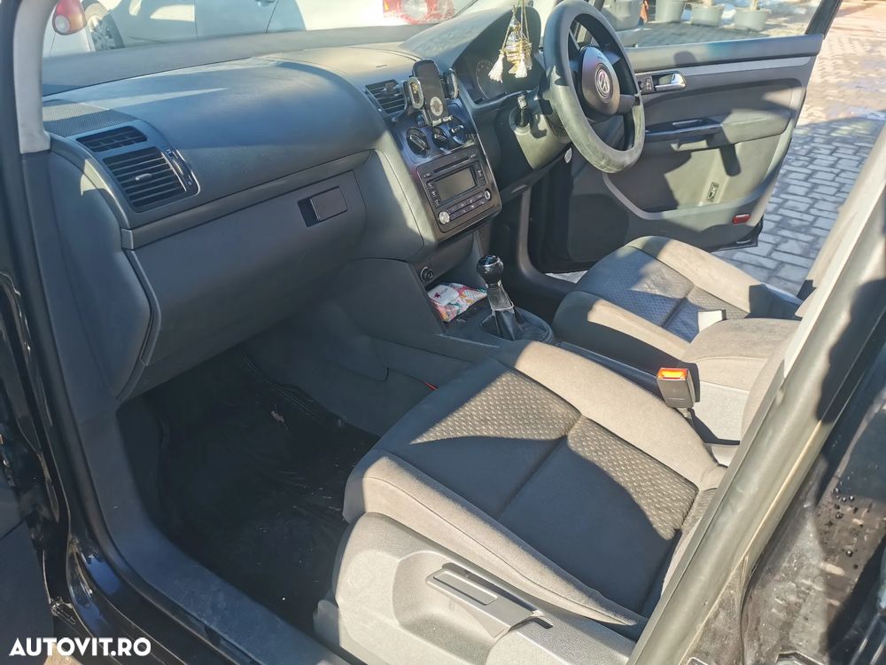 Volkswagen Touran 1.9 TDI DPF Conceptline - 8