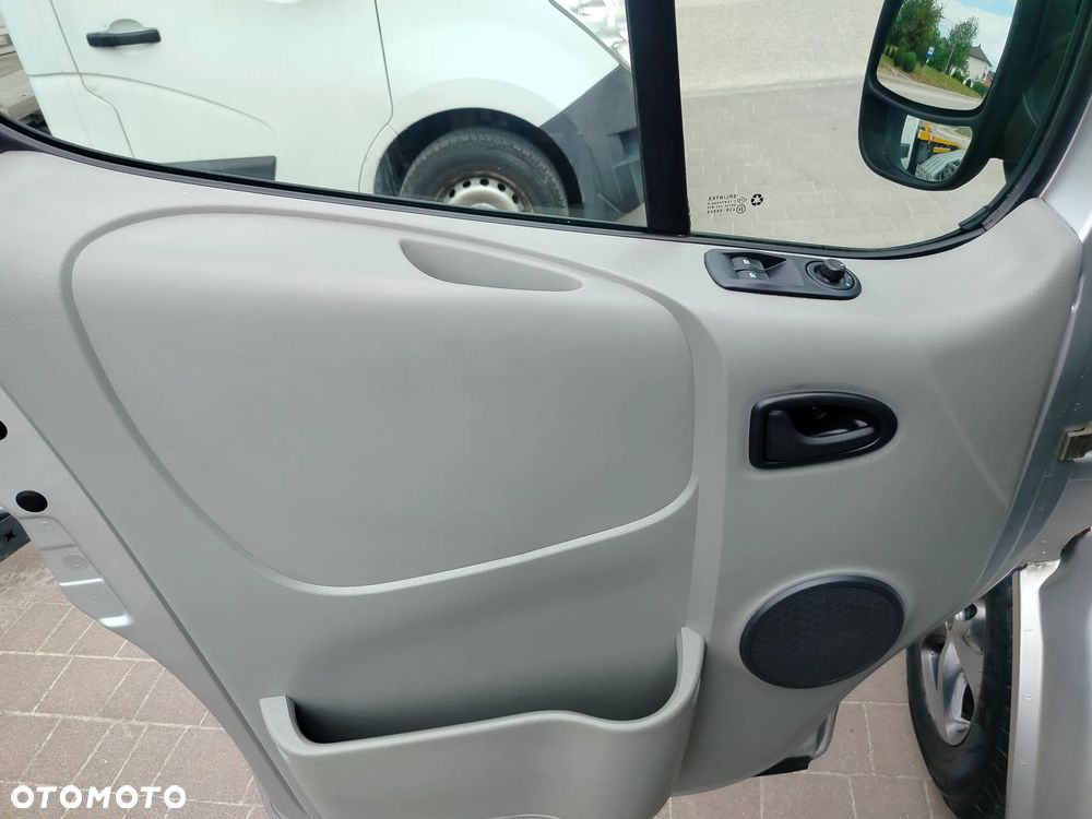 Opel Vivaro - 17