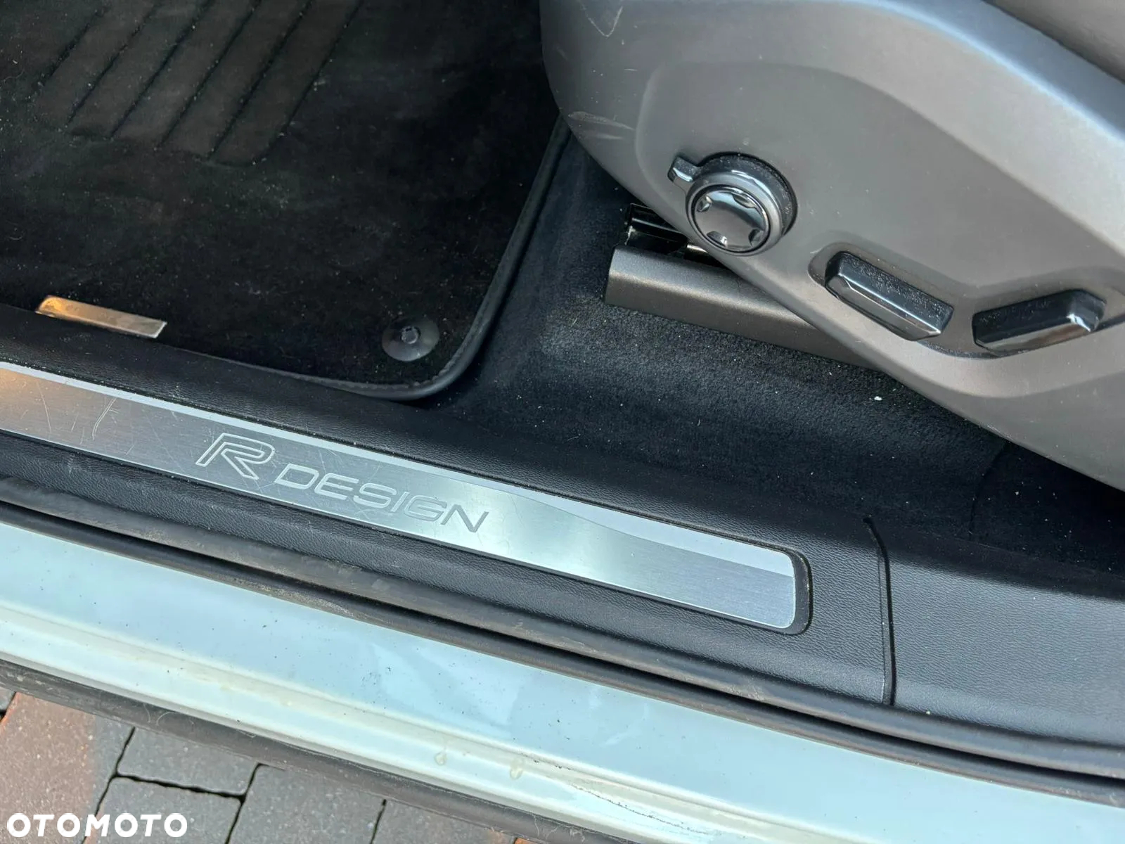 Volvo XC 60 T6 AWD Geartronic RDesign - 17