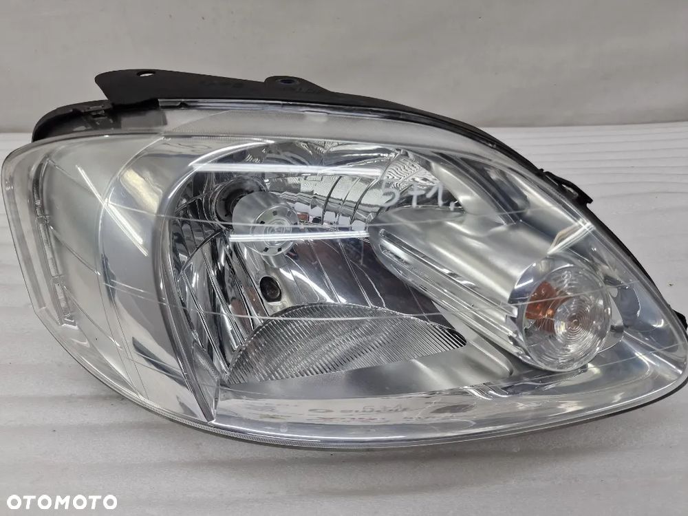 VW POLO FOX 04- PRAWA LAMPA PRZEDNIA , NR AUKCJI LL571 - 1