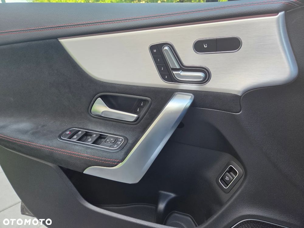 Mercedes-Benz CLA AMG 35 4-Matic 7G-DCT - 32