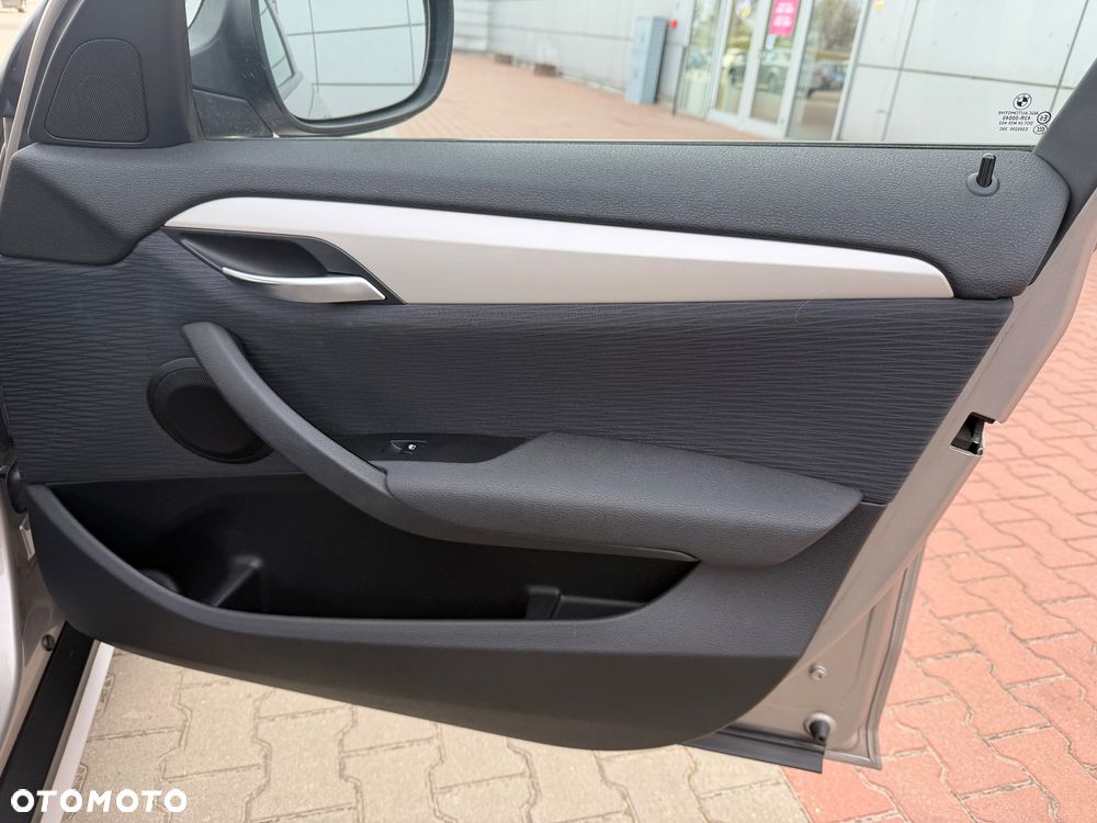 BMW X1 sDrive18i - 36