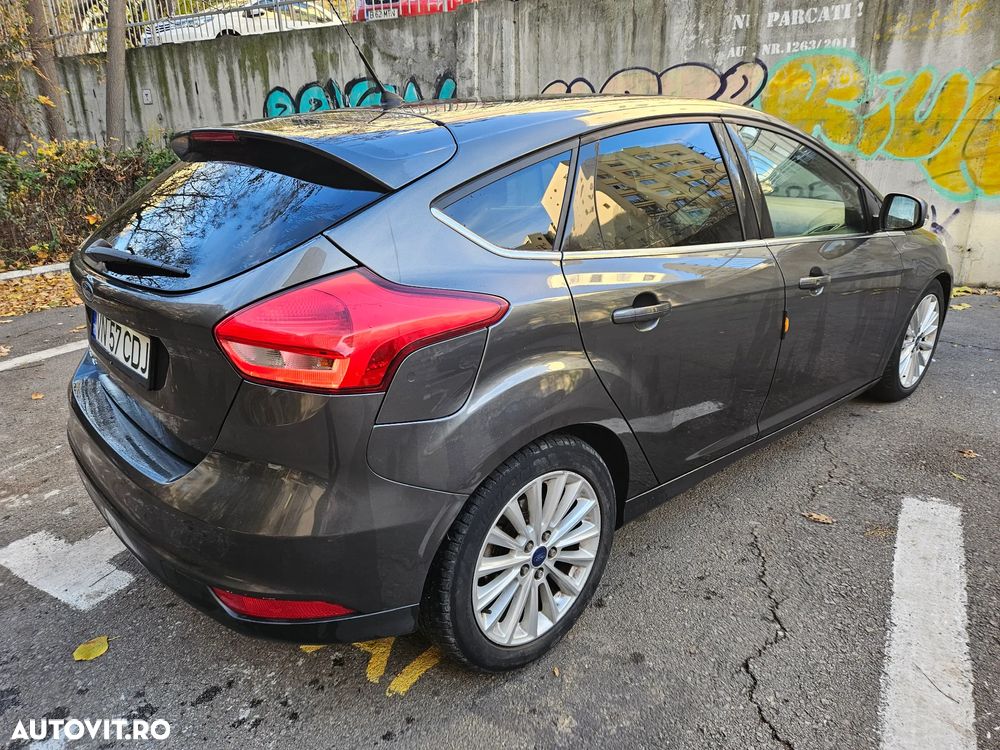 Ford Focus 1.5 TDCi Powershift Titanium - 6