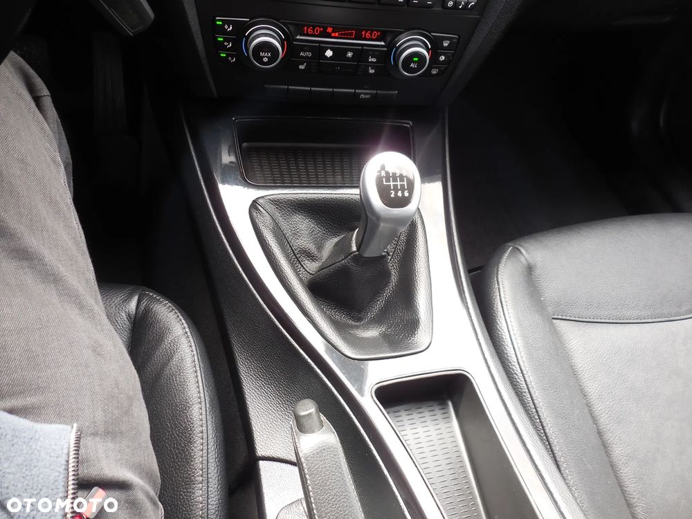 BMW Seria 3 318i Edition Exclusive - 21