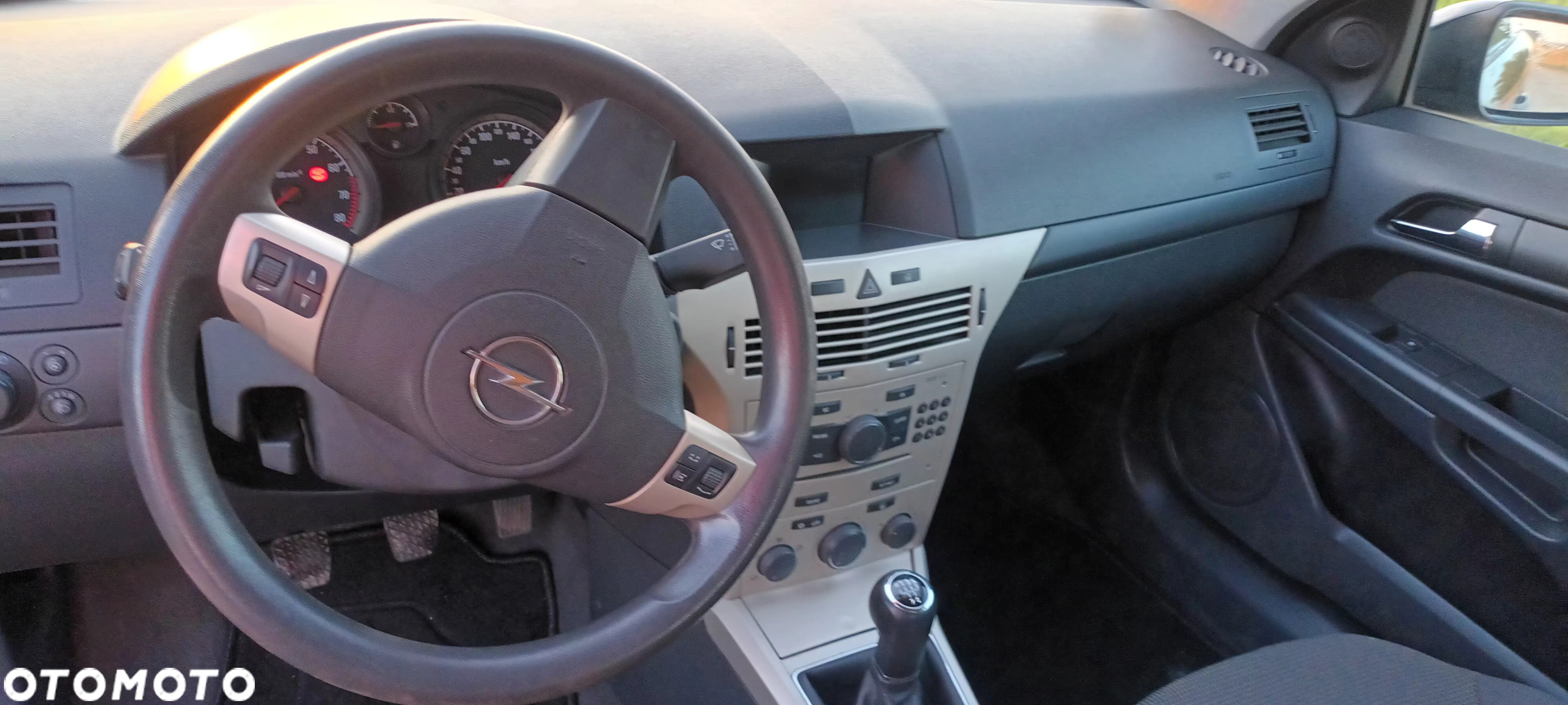 Opel Astra III GTC 1.4 Enjoy - 8