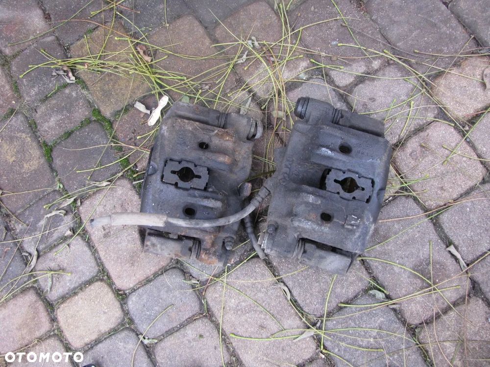Iveco daily III 99-06r 35s12 35s17 2,3 3,0 drzwi wał resory elektryka zwrotnice pompa wysokiego ciśnienia elementy wnętrza skrzynka bezpieczników i inne części - 23
