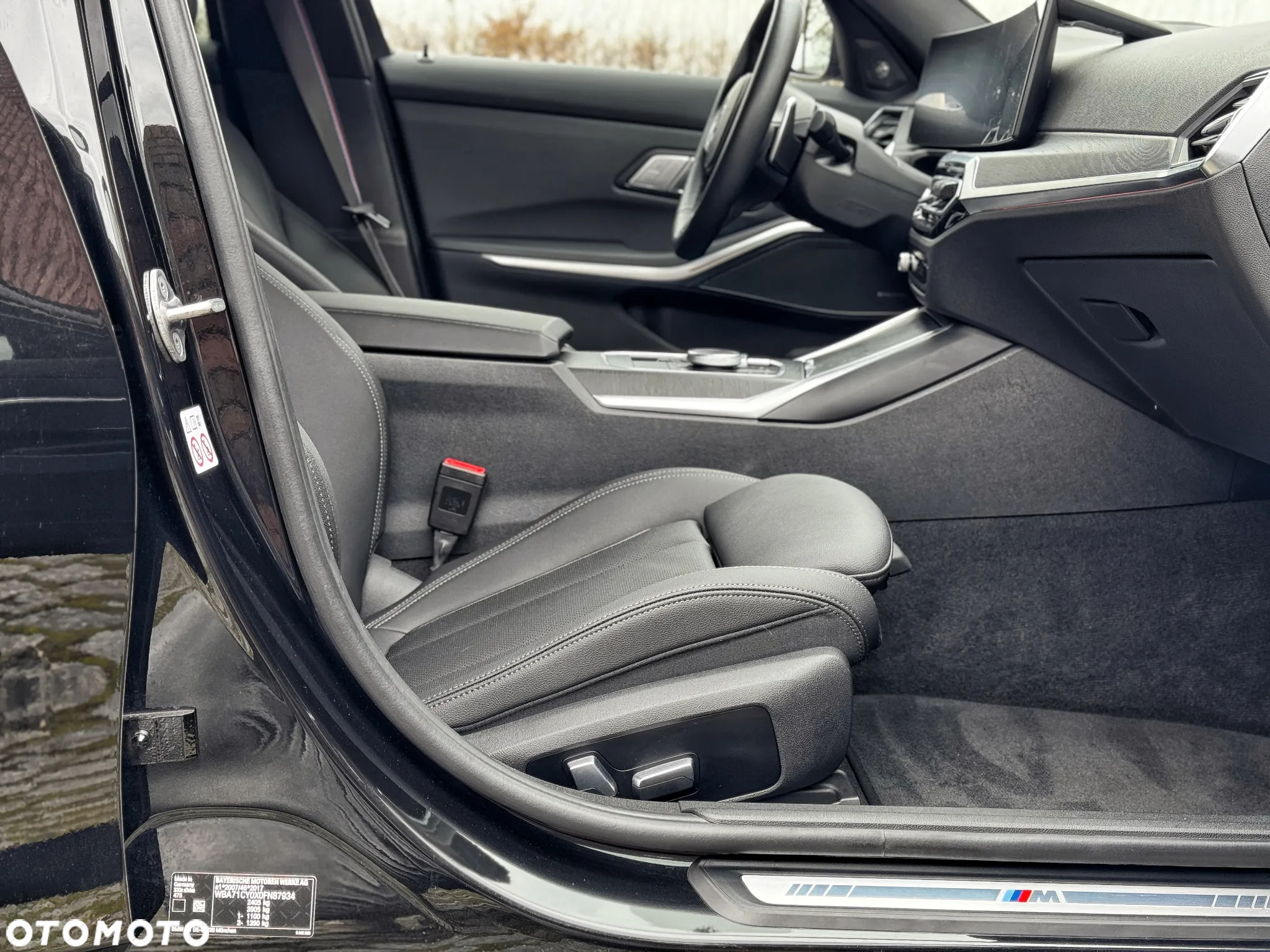 BMW Seria 3 330e xDrive M Sport sport - 29