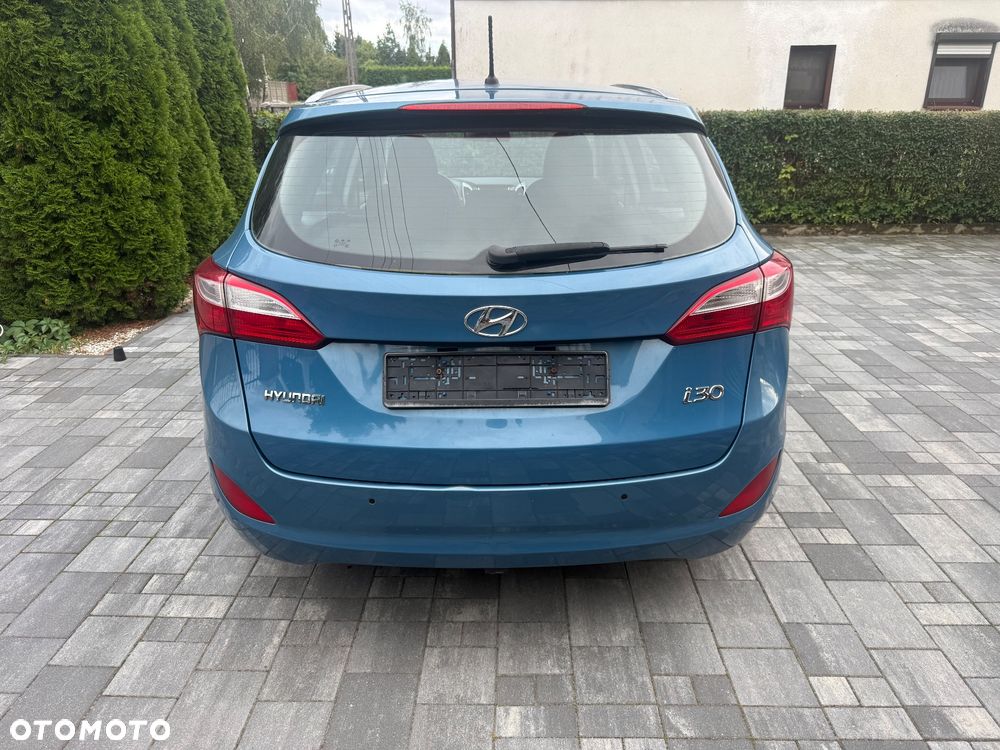 Hyundai i30 blue Kombi 1.6 CRDi YES Gold - 9
