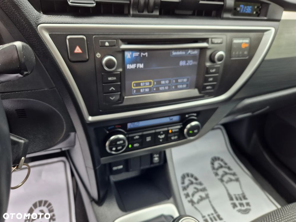 Toyota Auris 1.6 Premium Start - 24