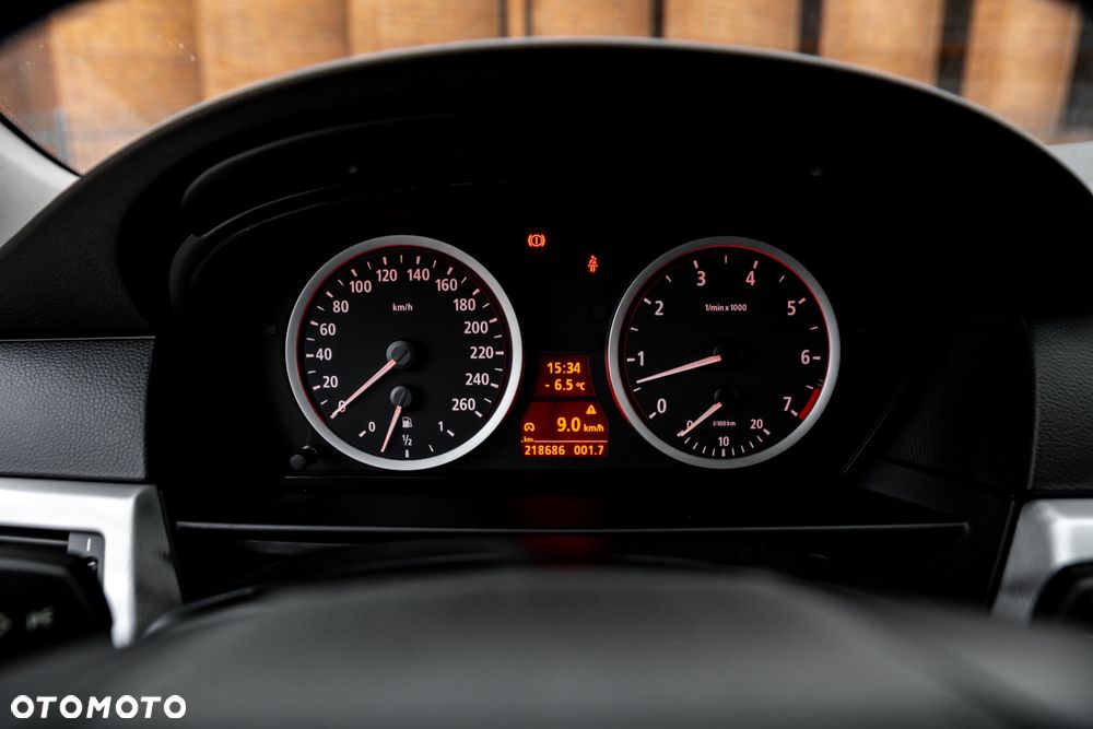 BMW Seria 5 525i Touring - 28