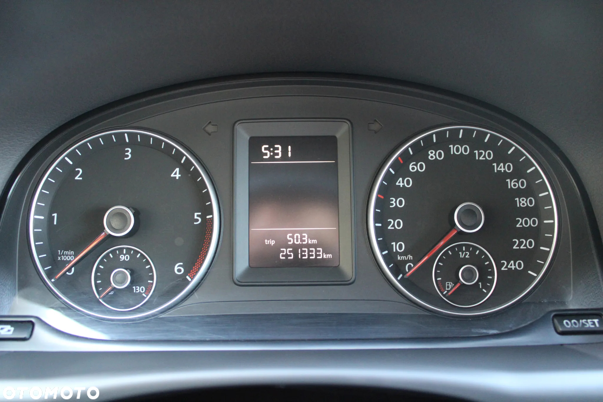 Volkswagen Touran 1.6 TDI DPF BlueMotion Technology DSG Comfortline - 23
