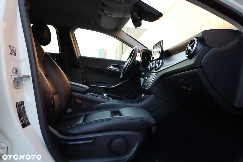 Mercedes-Benz GLA 250 7G-DCT Style - 21