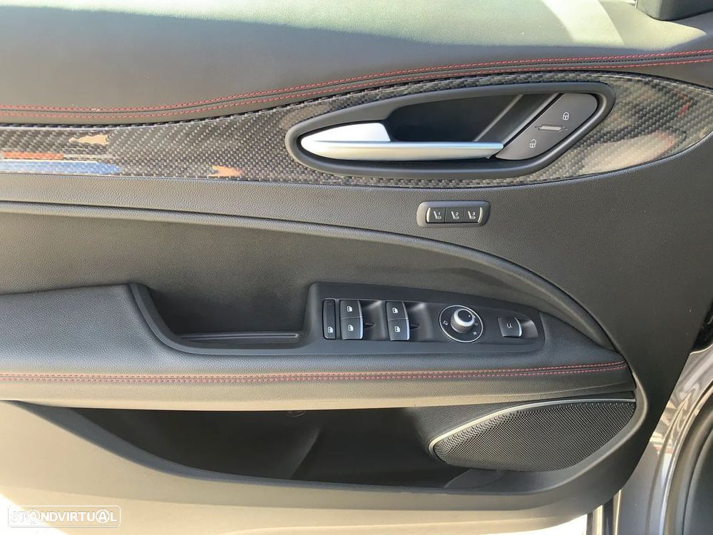 Alfa Romeo Stelvio 2.0 T Veloce TI Q4 AT8 - 8