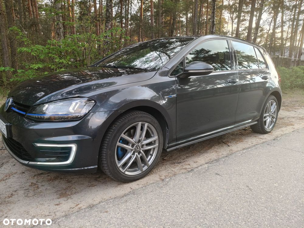 Volkswagen Golf - 1