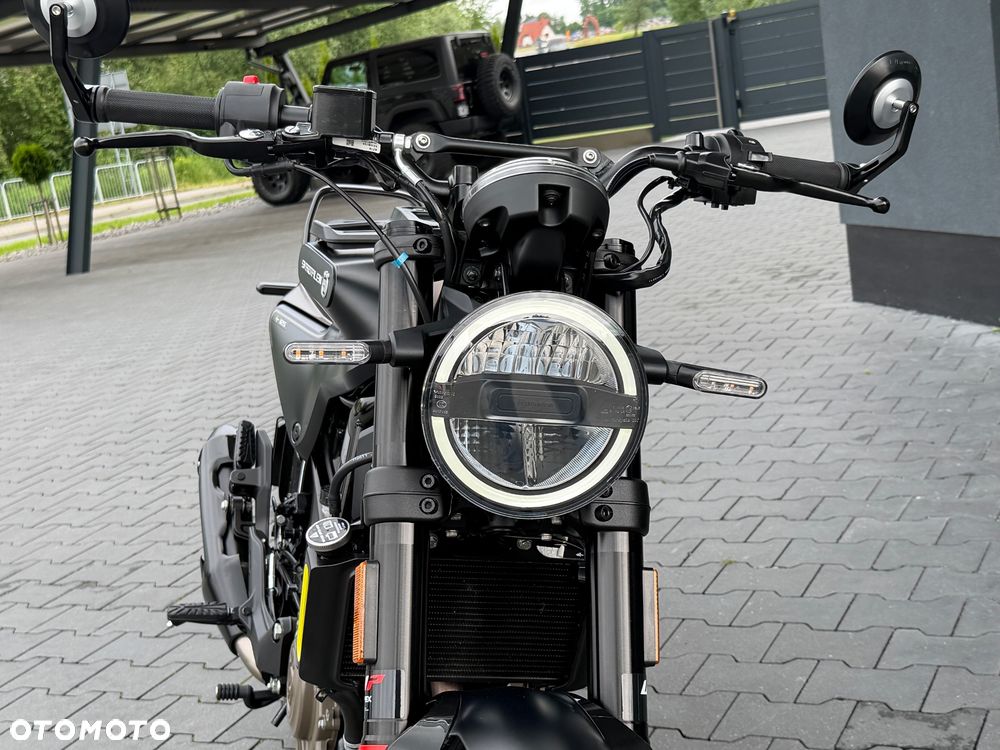 Husqvarna Svartpilen - 25