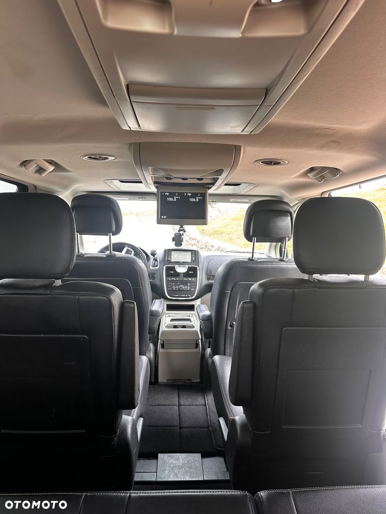 Chrysler Town & Country 3.6 Limited - 21