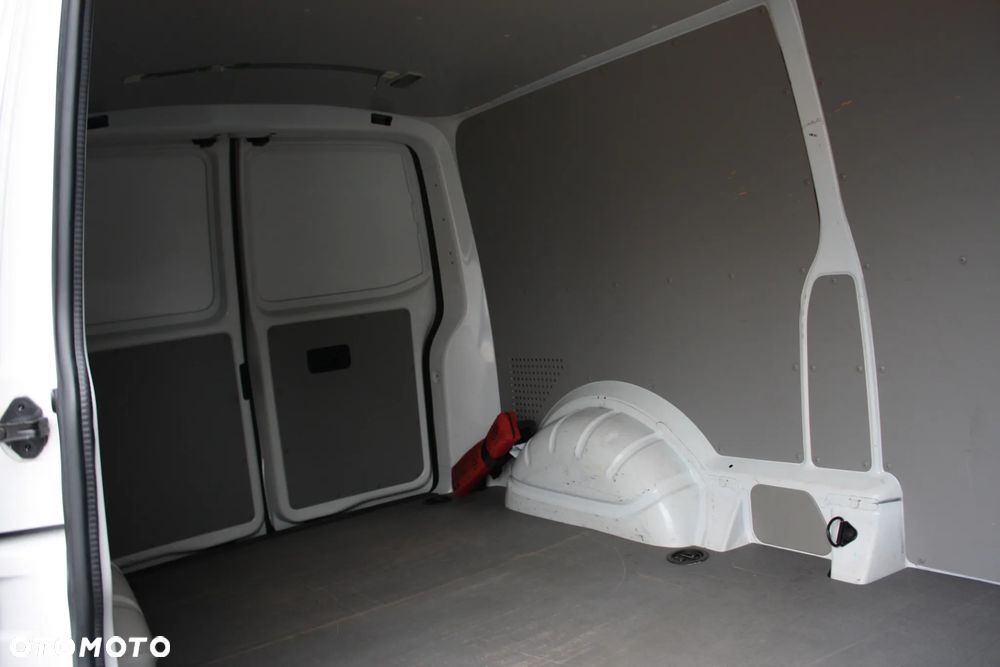 Volkswagen Transporter - 9
