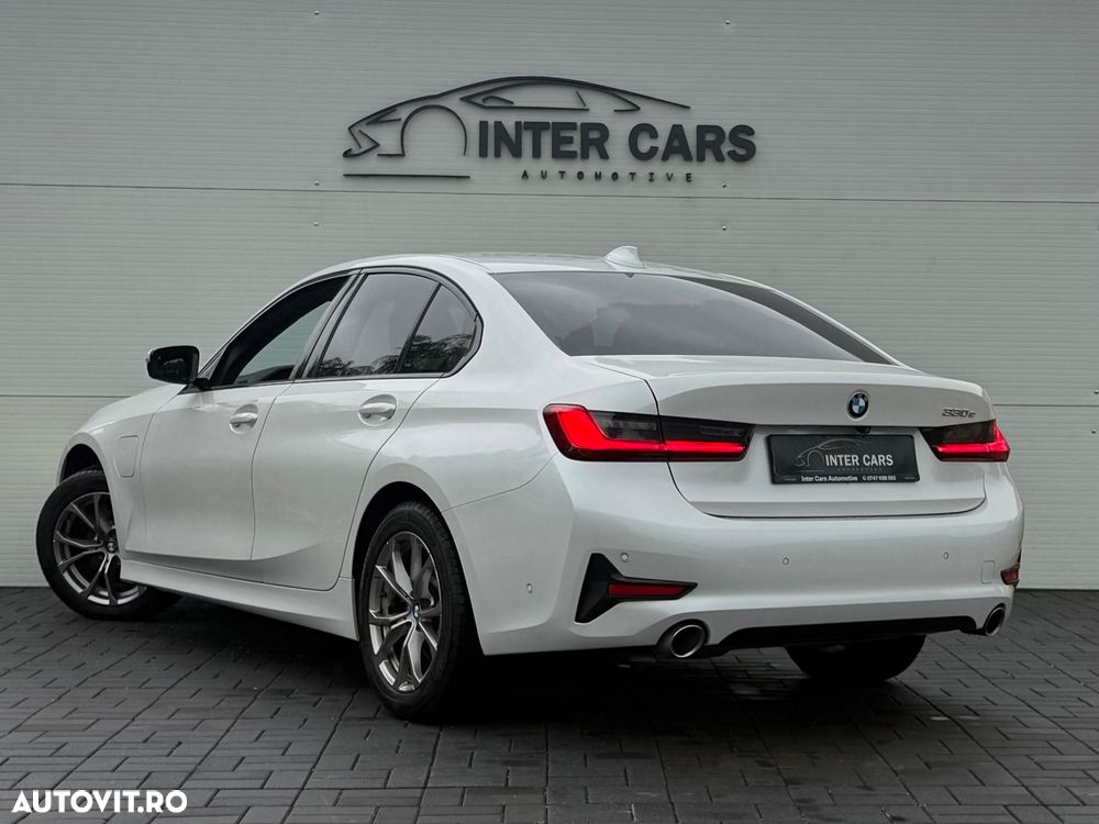 BMW Seria 3 330e Aut. Sport Line - 3