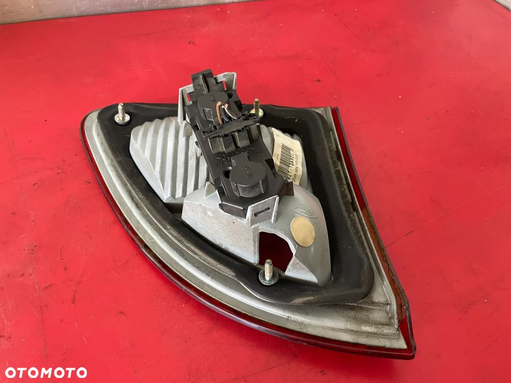 LAMPA PRAWA TYLNA W KLAPIE FORD GALAXY   YM2113A602AB - 6