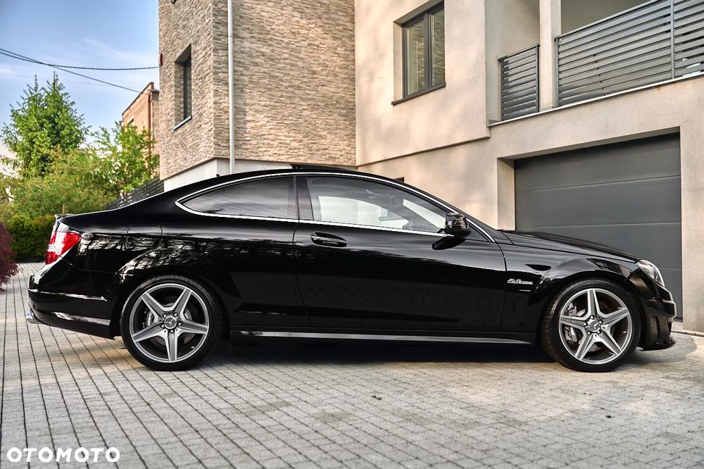 Mercedes-Benz Klasa C 63 AMG - 17