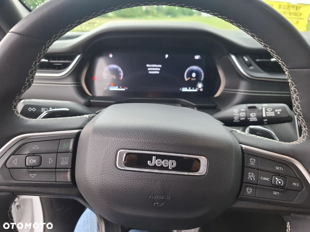 Jeep Grand Cherokee - 11